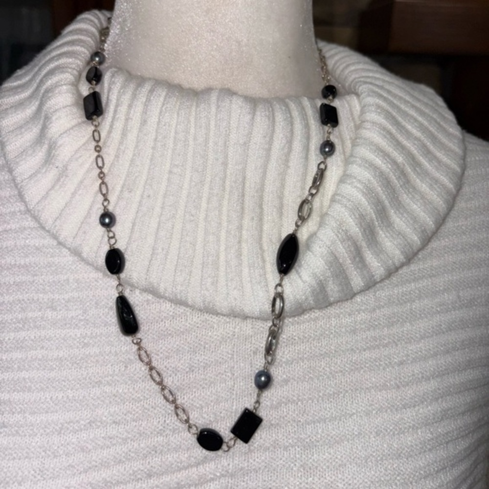 BLACK AND BLUE NECKLACE WITH SILVER CHAIN. ADJUSTABLE